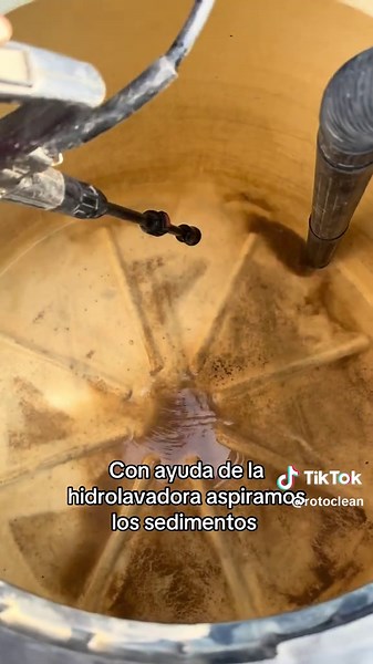 Limpieza de tinaco 001 🧽💦 #limpieza #rotoclean #limpiezaprofunda #tinaco #limpiezadecasa #villahermosa