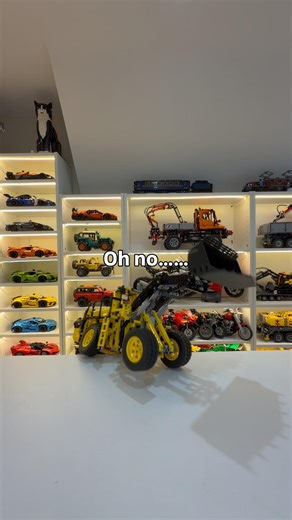 Built the Lego technic set 42030 and this happened 😮😮😮 #lego