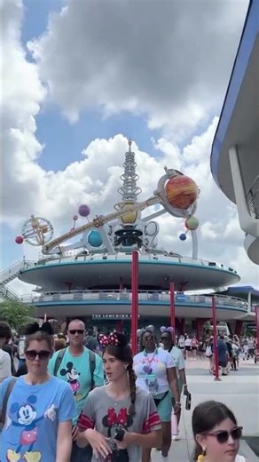Astro Orbiter Ride in Disney World ✨🚀#AstroOrbiter #DisneyMagic #Tomorrowland