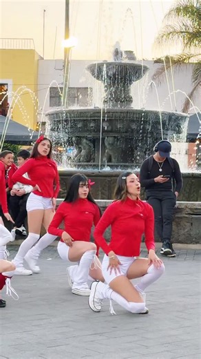 Eye Candy on Instagram: "#FOCUS Eye Candy as Hearts2Hearts 🔍🎄🍬 [Center Chorus] #kpop #dancecover #Hearts2Hearts #Hearts2Hearts_FOCUS"