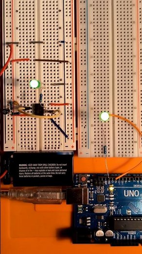 🧠 Arduino vs ⚙️ 555 Timer 💡 Two Ways to Blink an LED #arduino #shorts #techshorts