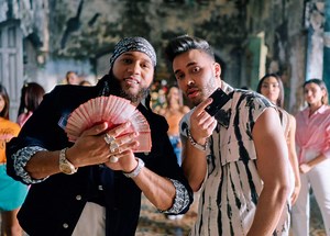 WATCH: Prince Royce Goes Dembow with El Alfa in “Le Doy 20 Mil”