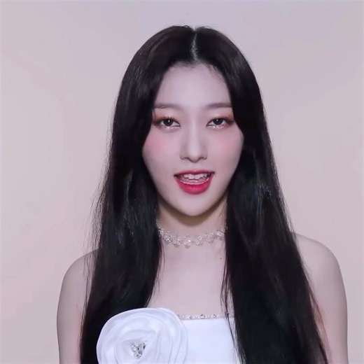 ꒰ა ❤︎ ໒꒱ | I wish they bring back visual cams 😕 || P.S I gave up on the rest of the edit (╥﹏╥) #choerry #artms #최예림 #아르테미스 #loonatheworld #loona... | Instagram