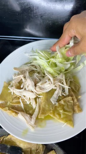 Super delicious green chilaquiles, here is how I make them