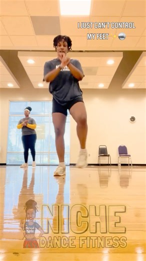 I just can’t control my feet (& I don’t want to 😌) happy International Dance Day! #dance #shorts