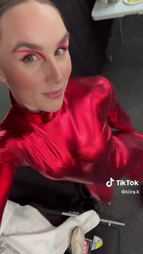 Urheilugaala 2023 Syntisten pöytä @erikavikmanofficial 🔥🔥😍 Kanssatanssijat @jasmirvesander @joajokinen Kasperi Kolehmainen Laura Heiskanen Koreografi @reijaware #yle #urheilugaala #tanssija #foryou Aino Päivike