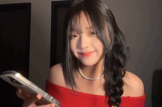 张洁 on Instagram: "🎄Festive season is coming！ So I covered Mistletoe for you guys🎶✨"