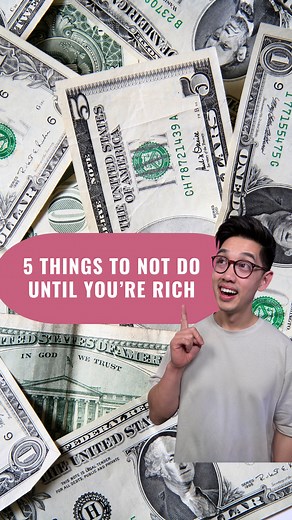 Want to be rich? Avoid these common money traps! 💵 🛍️ The "Fake Rich" Trap True wealth isn’t about flaunting designer brands. The rich focus on investing in assets like stocks and real estate. 🍽️ The $40 Sandwich Trap Spending $50 on delivery when you’ve worked hard for $200 is wasting 25% of your income. Start cooking instead – your wallet will thank you. 💳 The Credit Card Trap Credit card debt can quickly spiral out of control. Small purchases add up, and high interest can ruin your credit