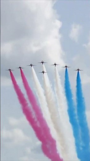 Red arrows flypast honours fallen VJ Day heroes on 80th anniversary #shorts