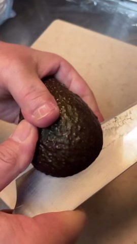 アボカドトーストとポーチドエッグの作り方｜シンプルで栄養バランスの良い朝食レシピ