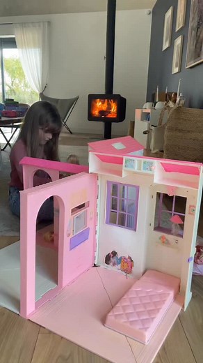 7.7K views · 68 comments | Back to 90’s : qui avait cette maison Barbie ?!  #viedefamille#jouetvintage#barbie#barbievintage#90s#maisonbarbie | La Ferme du Chat Huant | Facebook