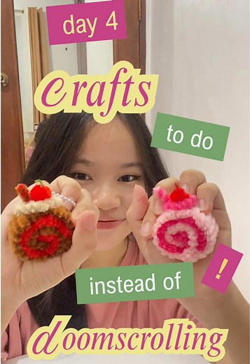 Fuzzy Wire Cake Roll Keychain DIY Tutorial