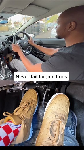 The secret to junctions 🤫#drivingtips #drivinglicense #drivingtest #drivinglessons