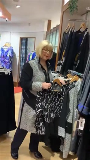 12K views · 96 reactions | PROBLEMS WITH LOADING VIDEOS : LAST NIGHT 藍廊 . ORA COLLECTION SIZES 14-26 20 per DISCOUNT TODAY 六‍ XMAS LIGHT SEITCH ON OPEN 10 AM TO 7pm | The Winsome Lady | Facebook