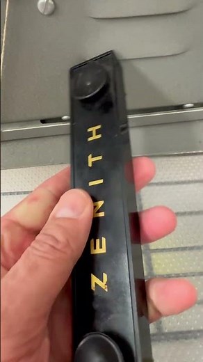 Vintage Zenith Wave Magnet — Retro Radio Gear Display