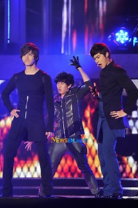 TVXQ performs new song "STILL" during Live Japan Tour