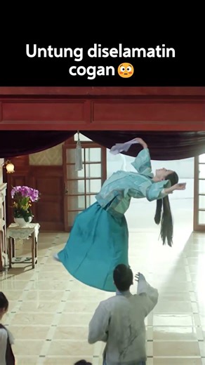 Untung diselamatin cogan😳 #shorts #filmchina #TheGoldenMonk