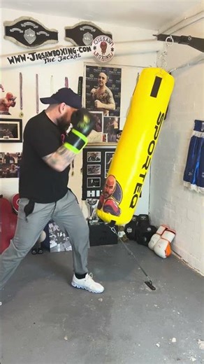 THIS BASIC 2-PUNCH COMBO NEEDS TO BE PERFECT! #boxing #learnboxing #learntobox #beginnerboxing