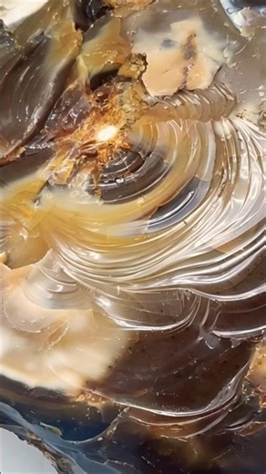 JASP-AGATE. Conchoidal Fracture Marks.