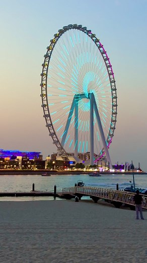 Explore Ain Dubai: A Stunning View of the Skyline