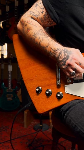 What would YOU Play on this 1976 Gibson Explorer? Gibson Explorer Mahogany (Pre-Owned, 1976, VG ) Available From Guitar Village Demoed by Ryan J Keen | Guitar Village