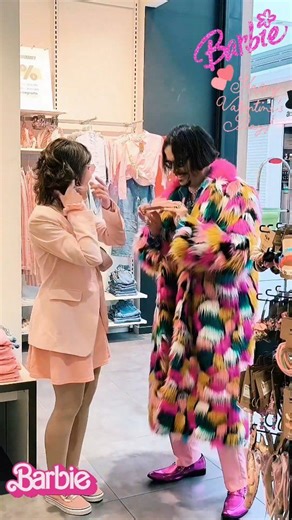 Kenny Depp & Barbie en shopping de la Saint Valentin 😄😄✨🌸😁 C'était hier avec mon amie et collègue @luckira_nim au E.Leclerc Saint Brice Courcelles. ( Magasin " Tape à l'oeil". )☺️☺️ Nous y serons jusqu' au 28 Février, n' hésitez pas à venir faire votre selfie et petit tour de train lumineux dans notre univers tout rose. ☺️☺️🌸✨ * Animation by @bizotlaurent ( GPA Consulting - Animations et Jeux Trafic ). #johnnysteff #SosieProfessionnel #kennydepp #barbie #parody | Stéphane Cons, alias Johnny