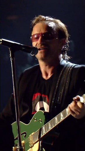 U2 perform One, the third single from their 1991 album Achtung Baby, live in Chicago 2005 #U2