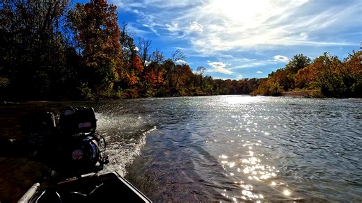 The Meramec changed a little bit at Villander Bluff since the last time i was up there. I came up river left like i had been doing during the low water, but there was no channel there anymore. All the water was flowing off on river right. It's a motor canoe, but it's still a canoe, so the principals of moving in swift water apply all the same. I brought it to a near stop, turned the bow to catch the current, and then counter-steered into it. The result is moving sideways across the current, with