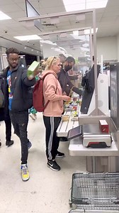 Scanning items while people are checking 😅 #prank #fyp #foryou #foryoupage #funny #comedy #comedia #viral | Yudy Fans