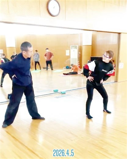 その場足踏み・骨盤まわし。自宅で毎日でもできる、簡単で効果的な運動。みんなですれば楽しくて、いつもより長い時間取り組める‼️【知的障害者グループヨガ】