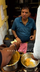 Changanni ji is calculating faster than computer #food #foodie #foodporn #streetfoodindia #streetfood #trending #reels #trendingreels #indianstreetfood #instagram | Somujjal Sarkar