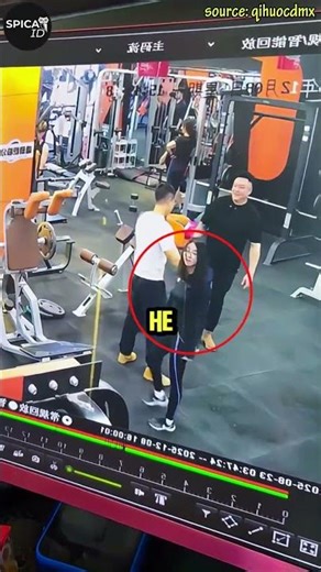 He didn't realize she was behind him😨 #denzelwashington