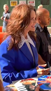 Lynda Carter meeting with fans in New York City. She must be an Angel. Do you enjoy videos like this one? | Lynda Carter Everything
