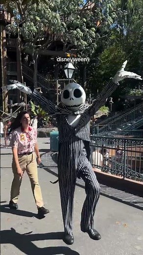 Spooky Season at Disney 🎃✨ | Disney Halloween Vibes #DisneyWeen #HalloweenTime