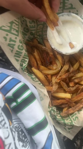 Pierrie ELMORE🎈 (@pierrie.elmore)’s videos with original sound - ￶ ￶ ￶ ￶