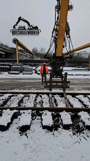 Together you are stronger than alone. 💪🤝🌟 #team #work #motivation #inspiration | Dutchrailworker