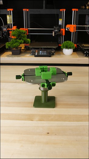 For model fans seeking some painting gadgets: check out the Model Turner Rotating VICE V2 by Peter Martin. ✨ It's an ideal tool for precise painting and spray painting, printed on our Original Prusa MK4 fromPrusament PLA Pearl Mouse, Simply Green, Galaxy Green a Army Green. Perfect for enhancing your workstation! 🖌️🎨 https://www.printables.com/model/749603-new-model-turner-rotating-vice-v2-internal-winding | Prusa Research 3D printers