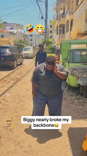 Biggy broken his backbone😁🤣😁😁😁😁😁😁😁 Funny video by funny boy | funny boy