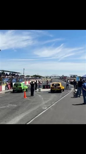 1st FWD vw n/a in SA to go 9sec Yesterday at Killarney street fest ,Surans all motor r32 golf1 became the 1st fwd vw in Sa to break into the 9's he did a 9.92 @ 218km/h with a 1.53 60ft , making him the fastest r32 golf1 in SA and the fastest n/a vw in SA. Adzo also manged to do a new PB of 10.006 @ 224km/h making him the second fastest r32 golf1 in SA. thank you CapeTown for your hospitality and support you never fail to make us feel welcomed. #denzilsauto #vw #r32 #2025 #fyp @Adzo @bounce_carw