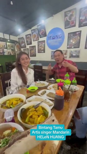 Mandarin Singer Helen Huang Performs at Pondok Ifong