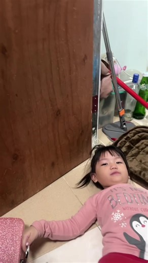 Utoin mo na! Kapitbahay na Mababaliw sa Makeup
