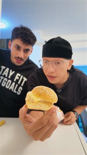 جربت ايسكريم البركر مع عبدالله حسين!