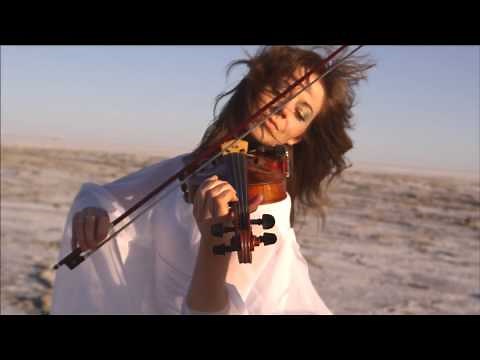 la mejor violinista (performance)una de las mejores para mi, lindsey stirling