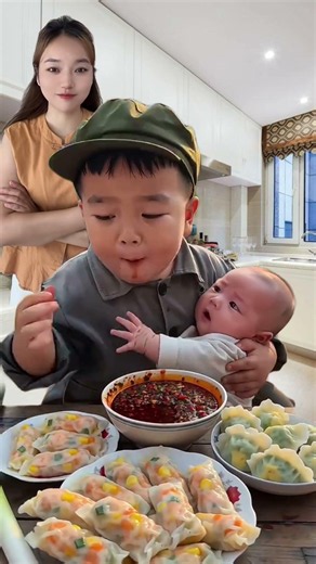 They’re eating so good, now I’m hungry just watching! #baby #funnybaby#foodie #short‑form video