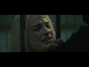 Pelicula Escuadron Suicida escena Harley Quinn