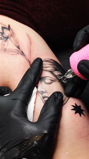 Steve Poole 🌱 Fineline Tattoo on Instagram: "✷EYE OF THE SUN✷ One from my flash designs - thanks Clara for your trust with this one ! This one is inspired by a theme I’ve constantly been reflecting on in my mental health journey for years which is why it was inspired by Persephone, the Greek goddess of growth and rebirth as I feel mental health is a continuous cycle of this, the flower is actually called eye of the sun and we have a star on the opposite side to represent the night as mental hea