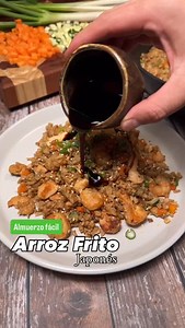 YAKIMESHI / ARROZ FRITO JAPONÉS 🍚🥢 muy fácil de hacer y con ingredientes que seguro tienes en tu nevera 🤌🏻 Etiqueta a un amigo/a para hacerla 😋 INGREDIENTES: -Ajo y jengibre -Tu proteína favorita -Arroz Supremo Selección Especial -Verduras (Zanahoria, cebolla, zuchini) -Soya -Huevo ‼️ No olvides darle like ♥️ GUARDA esta receta 💥 Sígueme para más recetas 👉🏻 @juanessanchezp #cocina #recetas #recetafacil #recetarapida #comida #comidarapida #japon | Juan Esteban Sanchez Pineda