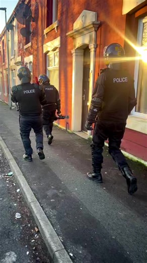 This morning Neighbourhood Policing officers executed a Section 23 Misuse of Drugs Act warrant in the Galligreaves area of Blackburn 🚨🚔 It maybe Pancake Day and before anyone asks... no, we weren't there to borrow eggs or to seize large quantities of syrup 🥚🥞 One person has been arrested on suspicion of drug offences and remains in police custody ⛓️ Warrants like this form part of our ongoing work to disrupt the supply of illegal drugs and the harm linked to them. We understand early morning