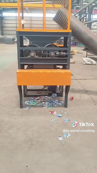 Small can flattening machine that can be driven by two-phase electricity #canflatteningmachine #mechanicalequipment #manufacturer #madeinChina