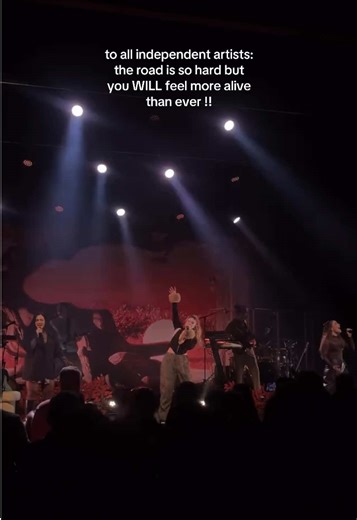 a lot of hard work & blood, sweat and tears but there’s beauty in the gritty parts. rejection is redirection 📀 #gardenofhera #ogene #independentartist #musicindustry #tourlife vid by Eefje Leerssen track ID: Alive